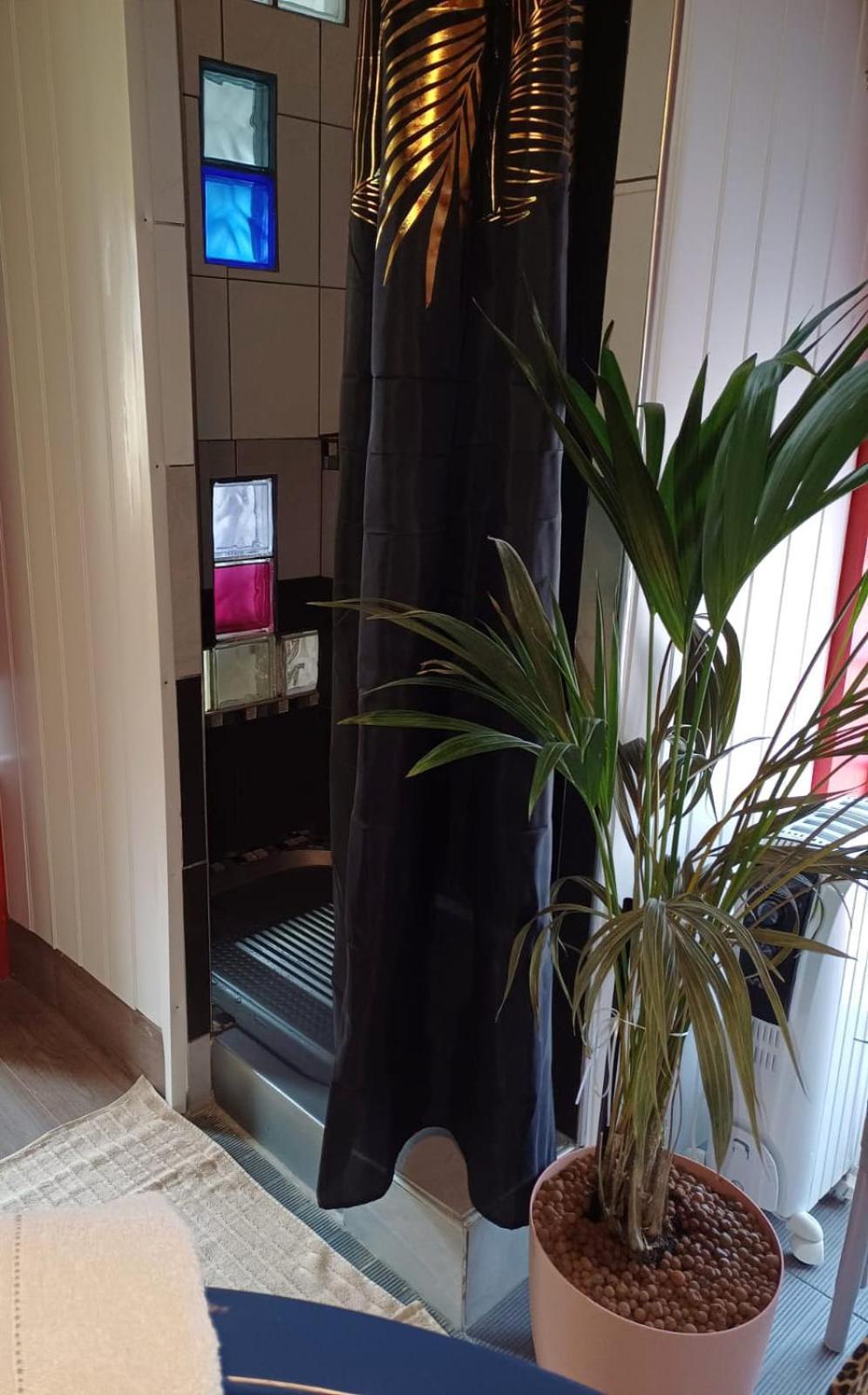 Le Lion Dort Bed & Breakfast Cormeilles-en-Parisis Bagian luar foto